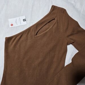 New Medium Adreamly Brown Ribbed Cold Shoulder One Shoulder Cut Out Bodysuit NWT